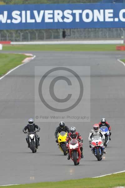 Motorcycle action photographs;Silverstone circuit;Silverstone photographs;Trackday digital images;event digital images;eventdigitalimages;no limits trackday;peter wileman photography;rockingham towcester northamptonshire;trackday;trackday photos