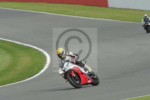 Motorcycle action photographs;Silverstone circuit;Silverstone photographs;Trackday digital images;event digital images;eventdigitalimages;no limits trackday;peter wileman photography;rockingham towcester northamptonshire;trackday;trackday photos