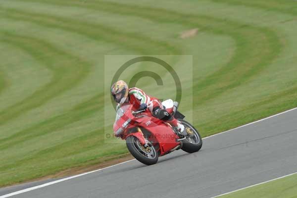 Motorcycle action photographs;Silverstone circuit;Silverstone photographs;Trackday digital images;event digital images;eventdigitalimages;no limits trackday;peter wileman photography;rockingham towcester northamptonshire;trackday;trackday photos