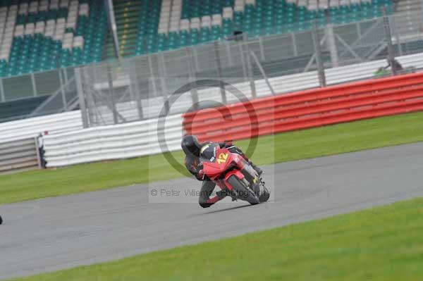 Motorcycle action photographs;Silverstone circuit;Silverstone photographs;Trackday digital images;event digital images;eventdigitalimages;no limits trackday;peter wileman photography;rockingham towcester northamptonshire;trackday;trackday photos