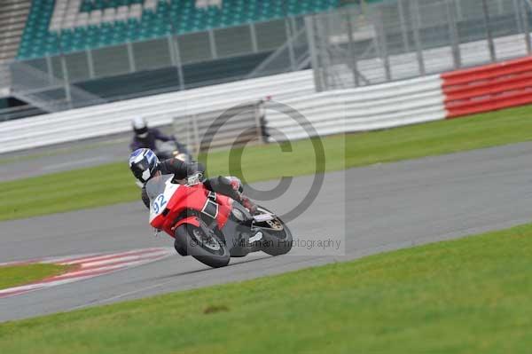 Motorcycle action photographs;Silverstone circuit;Silverstone photographs;Trackday digital images;event digital images;eventdigitalimages;no limits trackday;peter wileman photography;rockingham towcester northamptonshire;trackday;trackday photos