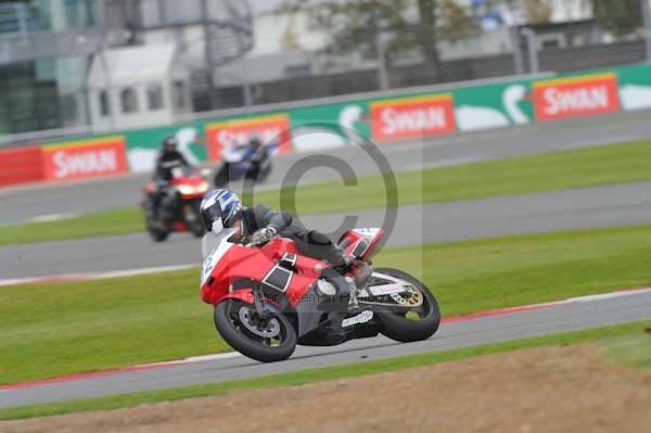 Motorcycle action photographs;Silverstone circuit;Silverstone photographs;Trackday digital images;event digital images;eventdigitalimages;no limits trackday;peter wileman photography;rockingham towcester northamptonshire;trackday;trackday photos