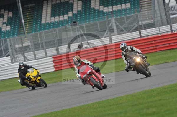 Motorcycle action photographs;Silverstone circuit;Silverstone photographs;Trackday digital images;event digital images;eventdigitalimages;no limits trackday;peter wileman photography;rockingham towcester northamptonshire;trackday;trackday photos