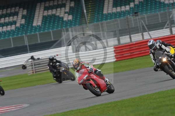 Motorcycle action photographs;Silverstone circuit;Silverstone photographs;Trackday digital images;event digital images;eventdigitalimages;no limits trackday;peter wileman photography;rockingham towcester northamptonshire;trackday;trackday photos