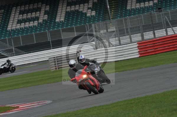 Motorcycle action photographs;Silverstone circuit;Silverstone photographs;Trackday digital images;event digital images;eventdigitalimages;no limits trackday;peter wileman photography;rockingham towcester northamptonshire;trackday;trackday photos