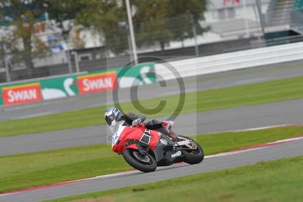 Motorcycle action photographs;Silverstone circuit;Silverstone photographs;Trackday digital images;event digital images;eventdigitalimages;no limits trackday;peter wileman photography;rockingham towcester northamptonshire;trackday;trackday photos