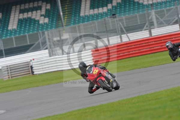 Motorcycle action photographs;Silverstone circuit;Silverstone photographs;Trackday digital images;event digital images;eventdigitalimages;no limits trackday;peter wileman photography;rockingham towcester northamptonshire;trackday;trackday photos