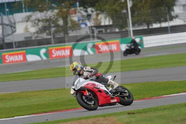 Motorcycle action photographs;Silverstone circuit;Silverstone photographs;Trackday digital images;event digital images;eventdigitalimages;no limits trackday;peter wileman photography;rockingham towcester northamptonshire;trackday;trackday photos