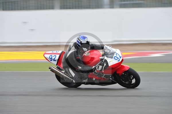 Motorcycle action photographs;Silverstone circuit;Silverstone photographs;Trackday digital images;event digital images;eventdigitalimages;no limits trackday;peter wileman photography;rockingham towcester northamptonshire;trackday;trackday photos