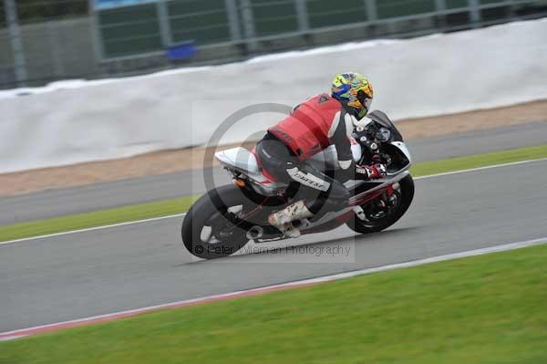 Motorcycle action photographs;Silverstone circuit;Silverstone photographs;Trackday digital images;event digital images;eventdigitalimages;no limits trackday;peter wileman photography;rockingham towcester northamptonshire;trackday;trackday photos