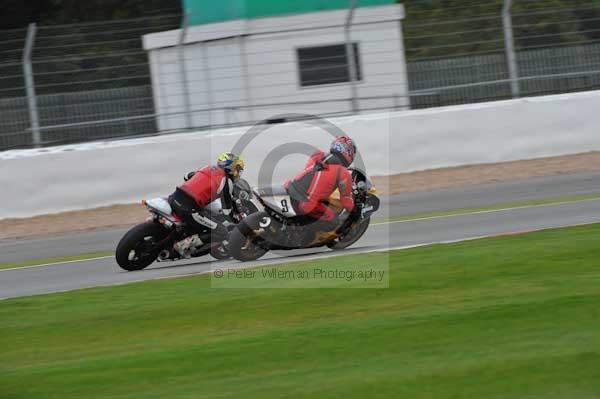 Motorcycle action photographs;Silverstone circuit;Silverstone photographs;Trackday digital images;event digital images;eventdigitalimages;no limits trackday;peter wileman photography;rockingham towcester northamptonshire;trackday;trackday photos