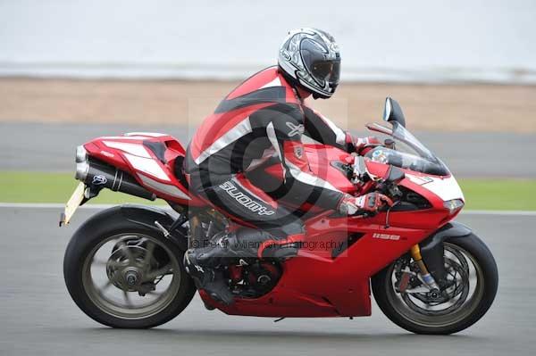 Motorcycle action photographs;Silverstone circuit;Silverstone photographs;Trackday digital images;event digital images;eventdigitalimages;no limits trackday;peter wileman photography;rockingham towcester northamptonshire;trackday;trackday photos