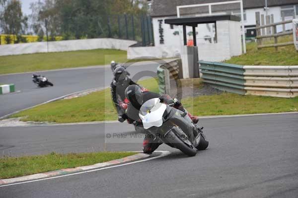 Mallory park Leicestershire;Mallory park photographs;Motorcycle action photographs;Trackday digital images;event digital images;eventdigitalimages;mallory park;no limits trackday;peter wileman photography;trackday;trackday photos