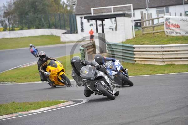 Mallory park Leicestershire;Mallory park photographs;Motorcycle action photographs;Trackday digital images;event digital images;eventdigitalimages;mallory park;no limits trackday;peter wileman photography;trackday;trackday photos