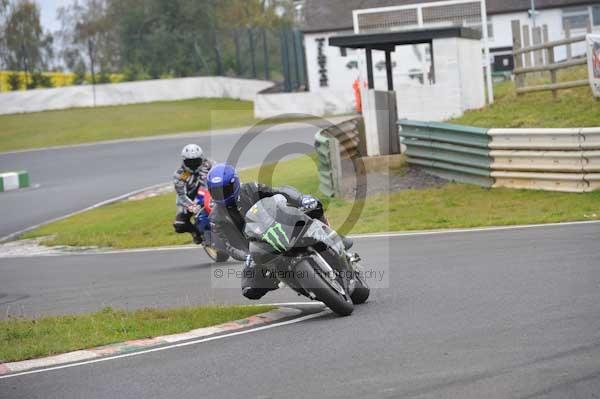 Mallory park Leicestershire;Mallory park photographs;Motorcycle action photographs;Trackday digital images;event digital images;eventdigitalimages;mallory park;no limits trackday;peter wileman photography;trackday;trackday photos