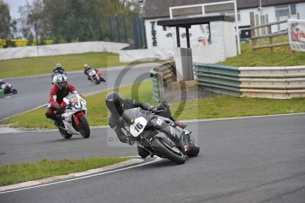 Mallory park Leicestershire;Mallory park photographs;Motorcycle action photographs;Trackday digital images;event digital images;eventdigitalimages;mallory park;no limits trackday;peter wileman photography;trackday;trackday photos