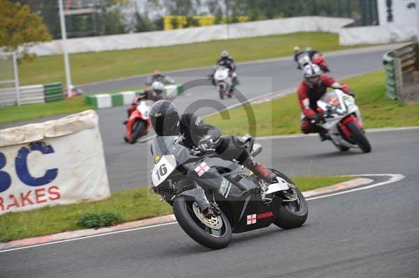 Mallory park Leicestershire;Mallory park photographs;Motorcycle action photographs;Trackday digital images;event digital images;eventdigitalimages;mallory park;no limits trackday;peter wileman photography;trackday;trackday photos