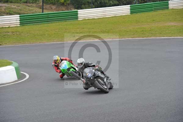 Mallory park Leicestershire;Mallory park photographs;Motorcycle action photographs;Trackday digital images;event digital images;eventdigitalimages;mallory park;no limits trackday;peter wileman photography;trackday;trackday photos