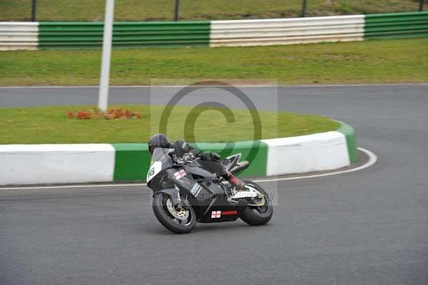 Mallory park Leicestershire;Mallory park photographs;Motorcycle action photographs;Trackday digital images;event digital images;eventdigitalimages;mallory park;no limits trackday;peter wileman photography;trackday;trackday photos