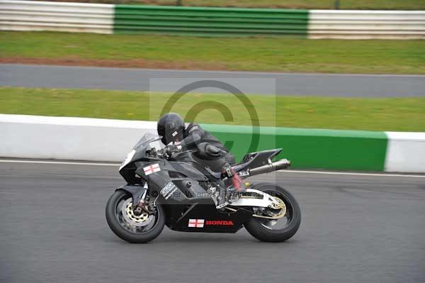 Mallory park Leicestershire;Mallory park photographs;Motorcycle action photographs;Trackday digital images;event digital images;eventdigitalimages;mallory park;no limits trackday;peter wileman photography;trackday;trackday photos