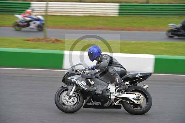 Mallory park Leicestershire;Mallory park photographs;Motorcycle action photographs;Trackday digital images;event digital images;eventdigitalimages;mallory park;no limits trackday;peter wileman photography;trackday;trackday photos