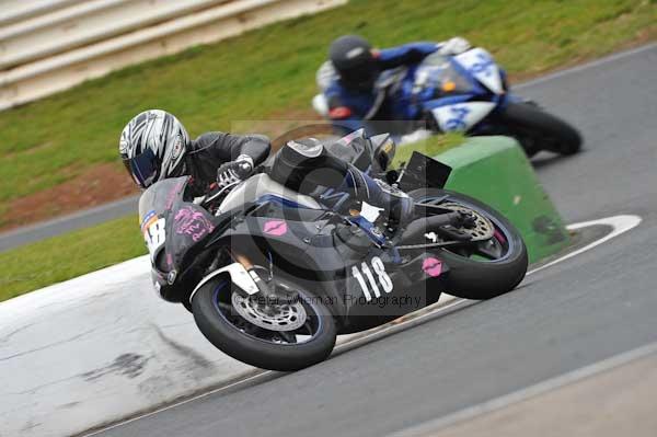 Mallory park Leicestershire;Mallory park photographs;Motorcycle action photographs;Trackday digital images;event digital images;eventdigitalimages;mallory park;no limits trackday;peter wileman photography;trackday;trackday photos