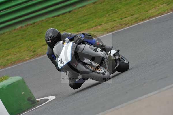 Mallory park Leicestershire;Mallory park photographs;Motorcycle action photographs;Trackday digital images;event digital images;eventdigitalimages;mallory park;no limits trackday;peter wileman photography;trackday;trackday photos