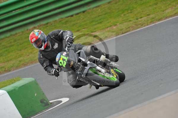 Mallory park Leicestershire;Mallory park photographs;Motorcycle action photographs;Trackday digital images;event digital images;eventdigitalimages;mallory park;no limits trackday;peter wileman photography;trackday;trackday photos