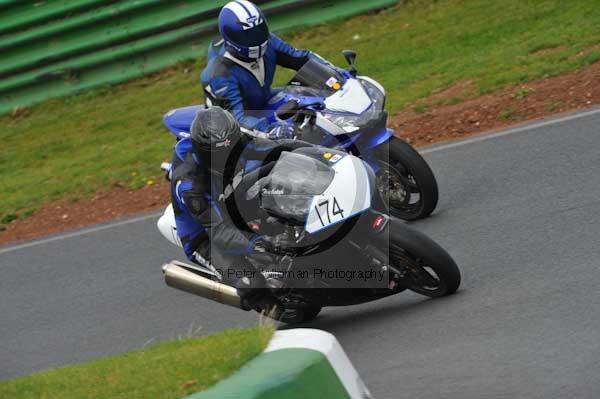 Mallory park Leicestershire;Mallory park photographs;Motorcycle action photographs;Trackday digital images;event digital images;eventdigitalimages;mallory park;no limits trackday;peter wileman photography;trackday;trackday photos