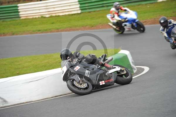 Mallory park Leicestershire;Mallory park photographs;Motorcycle action photographs;Trackday digital images;event digital images;eventdigitalimages;mallory park;no limits trackday;peter wileman photography;trackday;trackday photos