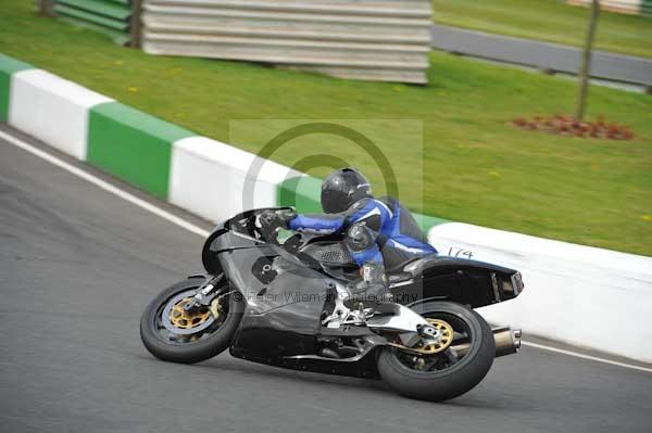 Mallory park Leicestershire;Mallory park photographs;Motorcycle action photographs;Trackday digital images;event digital images;eventdigitalimages;mallory park;no limits trackday;peter wileman photography;trackday;trackday photos