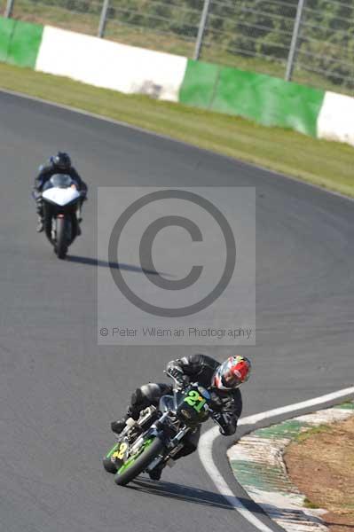 Mallory park Leicestershire;Mallory park photographs;Motorcycle action photographs;Trackday digital images;event digital images;eventdigitalimages;mallory park;no limits trackday;peter wileman photography;trackday;trackday photos