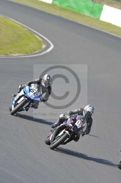 Mallory park Leicestershire;Mallory park photographs;Motorcycle action photographs;Trackday digital images;event digital images;eventdigitalimages;mallory park;no limits trackday;peter wileman photography;trackday;trackday photos