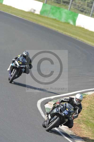 Mallory park Leicestershire;Mallory park photographs;Motorcycle action photographs;Trackday digital images;event digital images;eventdigitalimages;mallory park;no limits trackday;peter wileman photography;trackday;trackday photos