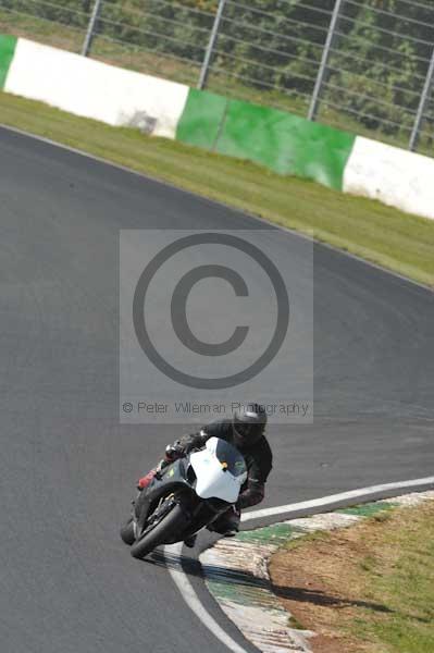 Mallory park Leicestershire;Mallory park photographs;Motorcycle action photographs;Trackday digital images;event digital images;eventdigitalimages;mallory park;no limits trackday;peter wileman photography;trackday;trackday photos