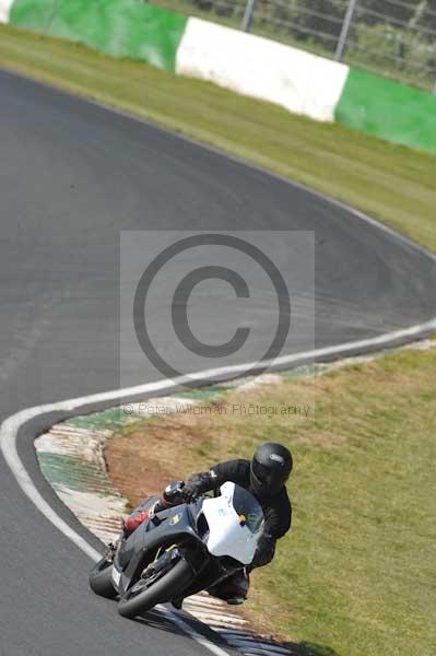 Mallory park Leicestershire;Mallory park photographs;Motorcycle action photographs;Trackday digital images;event digital images;eventdigitalimages;mallory park;no limits trackday;peter wileman photography;trackday;trackday photos