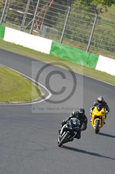 Mallory park Leicestershire;Mallory park photographs;Motorcycle action photographs;Trackday digital images;event digital images;eventdigitalimages;mallory park;no limits trackday;peter wileman photography;trackday;trackday photos