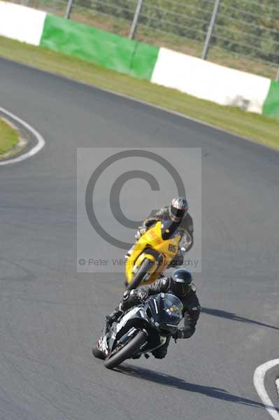 Mallory park Leicestershire;Mallory park photographs;Motorcycle action photographs;Trackday digital images;event digital images;eventdigitalimages;mallory park;no limits trackday;peter wileman photography;trackday;trackday photos