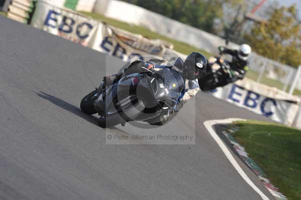 Mallory park Leicestershire;Mallory park photographs;Motorcycle action photographs;Trackday digital images;event digital images;eventdigitalimages;mallory park;no limits trackday;peter wileman photography;trackday;trackday photos