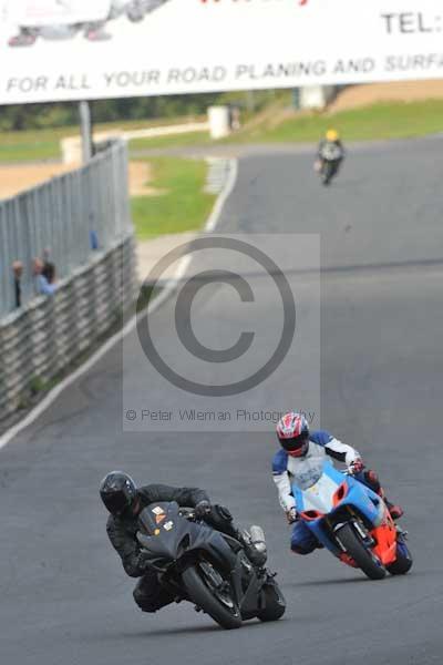 Mallory park Leicestershire;Mallory park photographs;Motorcycle action photographs;Trackday digital images;event digital images;eventdigitalimages;mallory park;no limits trackday;peter wileman photography;trackday;trackday photos