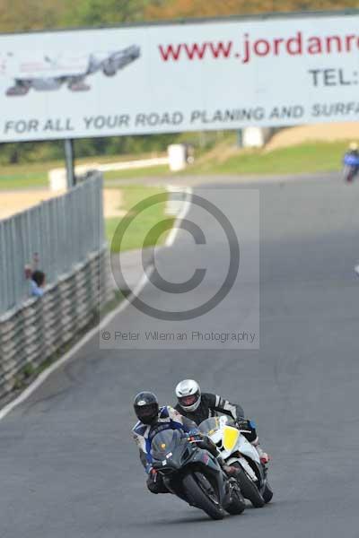 Mallory park Leicestershire;Mallory park photographs;Motorcycle action photographs;Trackday digital images;event digital images;eventdigitalimages;mallory park;no limits trackday;peter wileman photography;trackday;trackday photos