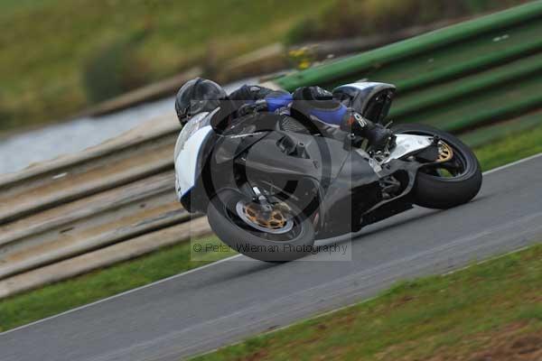 Mallory park Leicestershire;Mallory park photographs;Motorcycle action photographs;Trackday digital images;event digital images;eventdigitalimages;mallory park;no limits trackday;peter wileman photography;trackday;trackday photos