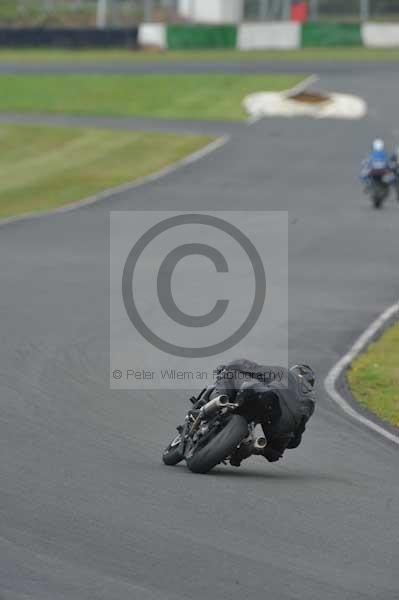 Mallory park Leicestershire;Mallory park photographs;Motorcycle action photographs;Trackday digital images;event digital images;eventdigitalimages;mallory park;no limits trackday;peter wileman photography;trackday;trackday photos