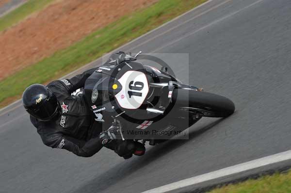 Mallory park Leicestershire;Mallory park photographs;Motorcycle action photographs;Trackday digital images;event digital images;eventdigitalimages;mallory park;no limits trackday;peter wileman photography;trackday;trackday photos