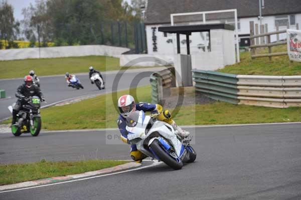 Mallory park Leicestershire;Mallory park photographs;Motorcycle action photographs;Trackday digital images;event digital images;eventdigitalimages;mallory park;no limits trackday;peter wileman photography;trackday;trackday photos