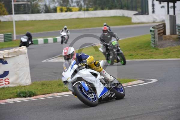 Mallory park Leicestershire;Mallory park photographs;Motorcycle action photographs;Trackday digital images;event digital images;eventdigitalimages;mallory park;no limits trackday;peter wileman photography;trackday;trackday photos