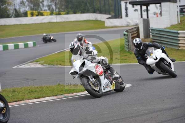 Mallory park Leicestershire;Mallory park photographs;Motorcycle action photographs;Trackday digital images;event digital images;eventdigitalimages;mallory park;no limits trackday;peter wileman photography;trackday;trackday photos