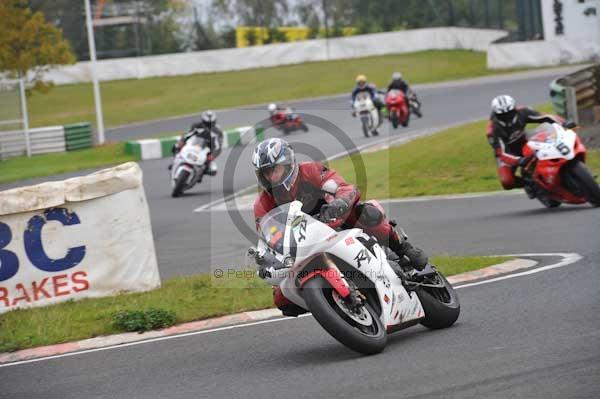 Mallory park Leicestershire;Mallory park photographs;Motorcycle action photographs;Trackday digital images;event digital images;eventdigitalimages;mallory park;no limits trackday;peter wileman photography;trackday;trackday photos