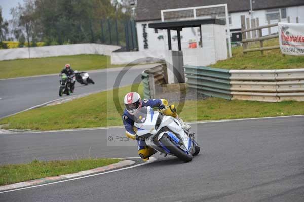 Mallory park Leicestershire;Mallory park photographs;Motorcycle action photographs;Trackday digital images;event digital images;eventdigitalimages;mallory park;no limits trackday;peter wileman photography;trackday;trackday photos