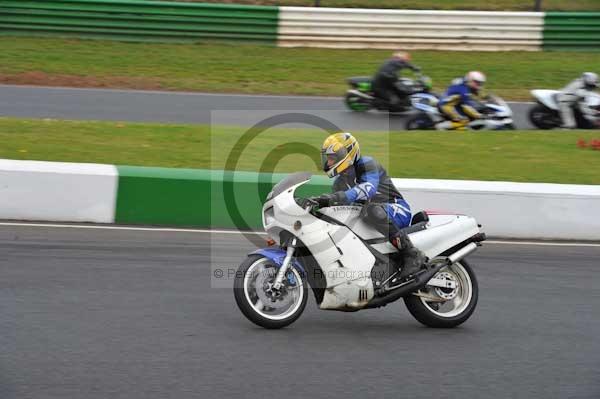 Mallory park Leicestershire;Mallory park photographs;Motorcycle action photographs;Trackday digital images;event digital images;eventdigitalimages;mallory park;no limits trackday;peter wileman photography;trackday;trackday photos